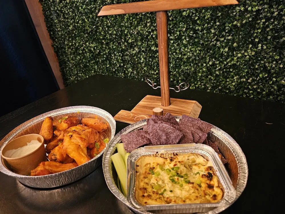 1lb Hot Buffalo Wings and Jalapeño Artichoke Dip